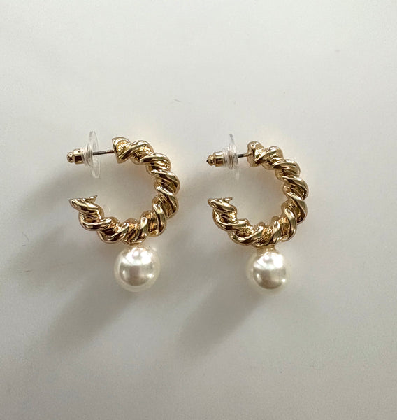 Twisted hoops with pearls